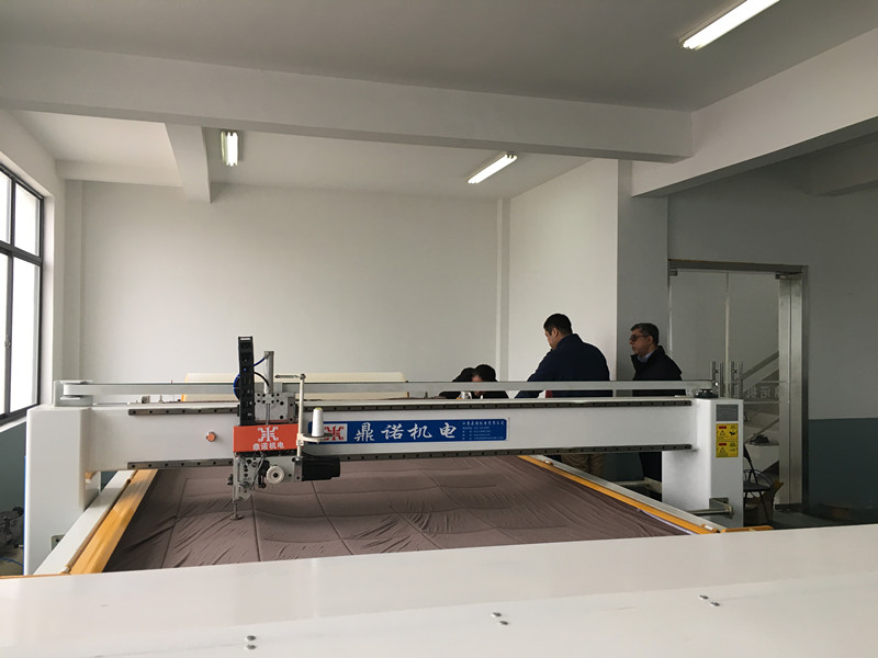 鼎諾機(jī)電絎縫機(jī)