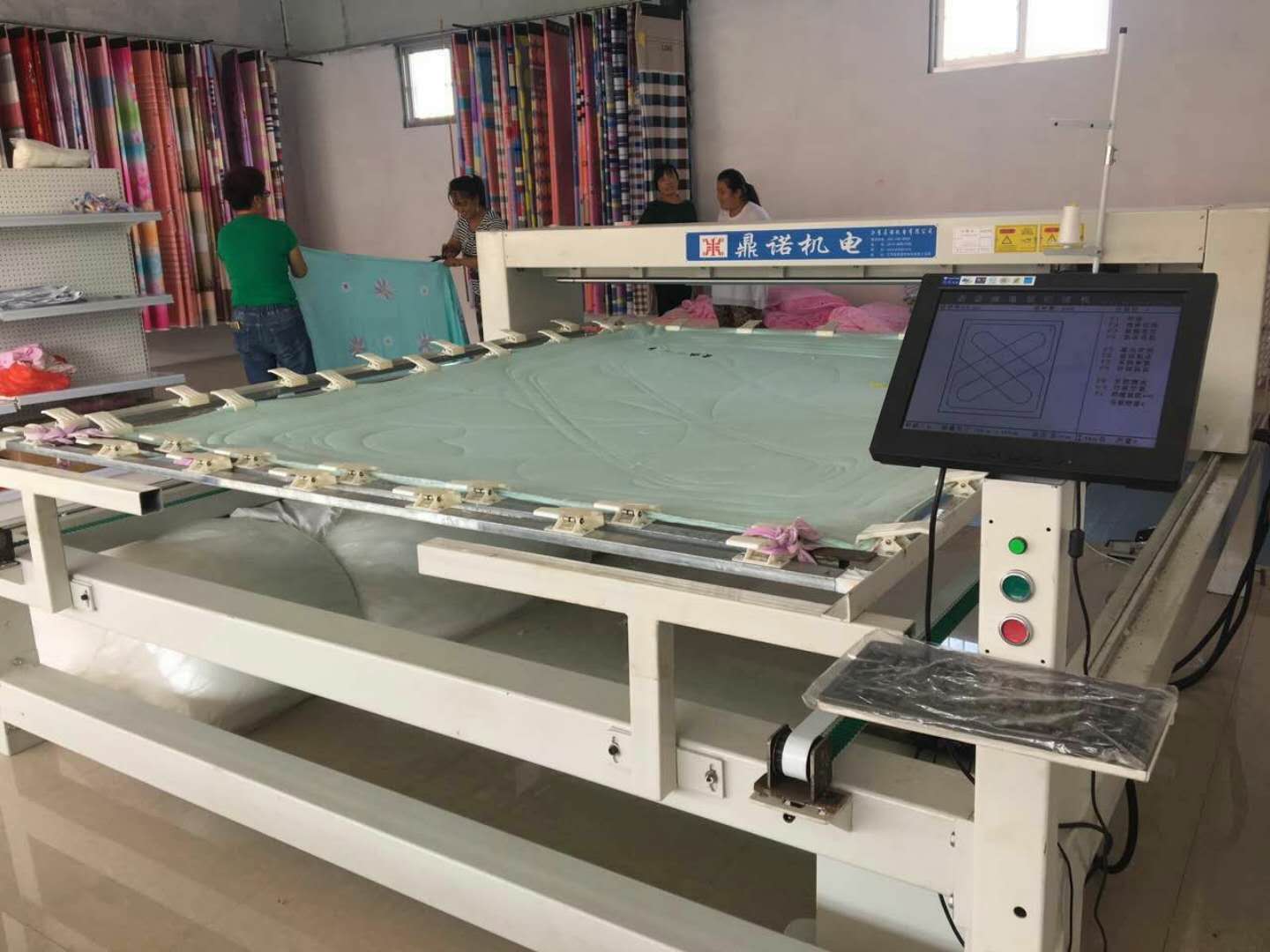 鼎諾機(jī)電電腦絎縫機(jī)